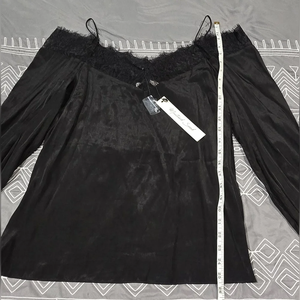 Mustard Seed Silky Blouse With Lace Details Size Small - Picture 5 of 7